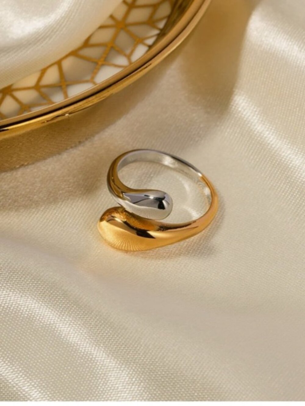 BROOK & BLOOM SAMANTHA 18K GOLD PLATED ADJUSTABLE RING